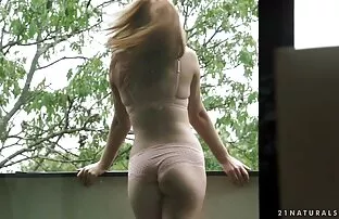 XXX Belle esclave brune maigre apprend ce x pournou qu'est le BDSM