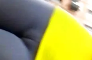 XXX La jeune salope se fait doigter et baiser par un vieil film six pournou homme