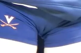 XXX Superbe fille bronzée maigre joue avec sa chatte film pournou complet