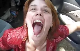 XXX Amber, une rousse mature, descend avec film pournou classic un vibromasseur